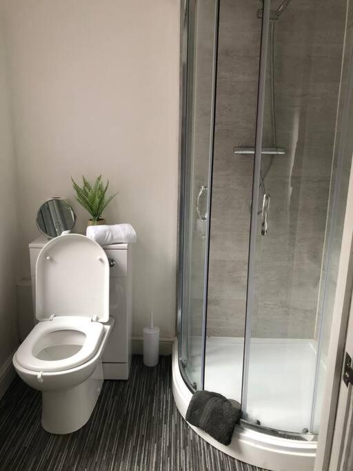 Апартаменты Simple And Sweet, Flat On Lewis Street - 1 Br Stoke-on-Trent Экстерьер фото