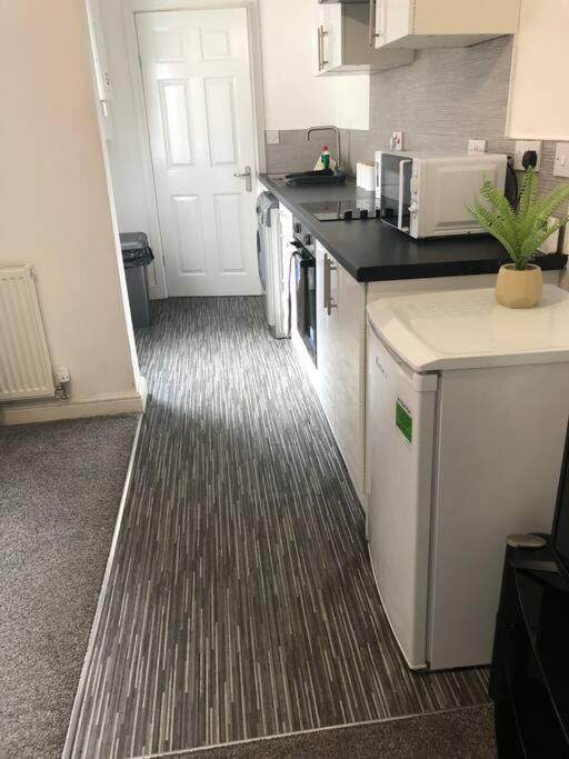 Апартаменты Simple And Sweet, Flat On Lewis Street - 1 Br Stoke-on-Trent Экстерьер фото